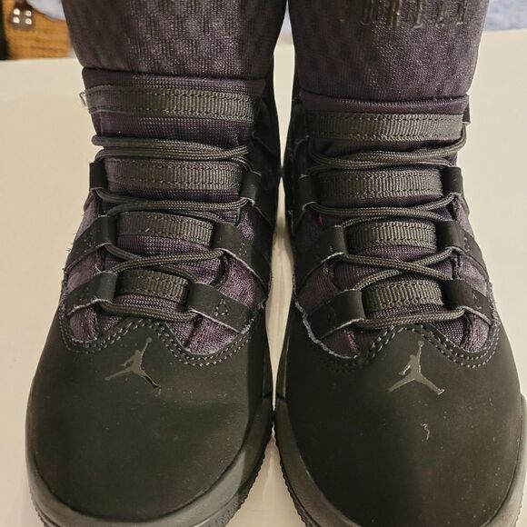 JORDAN  GRADE  SCHOOL BOYS' MAX AURA SNEAKER BOOT - Picture 5 of 16